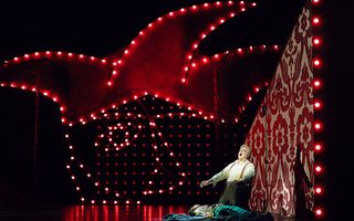 Elena Villalón (Gilda), Michael Chioldi (Rigoletto), photo by Curtis Brown for the Santa Fe Opera